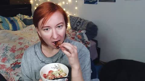 Snapshot of nika_fuchs chatting on 12.24.24 Nika online show from 12.24.24