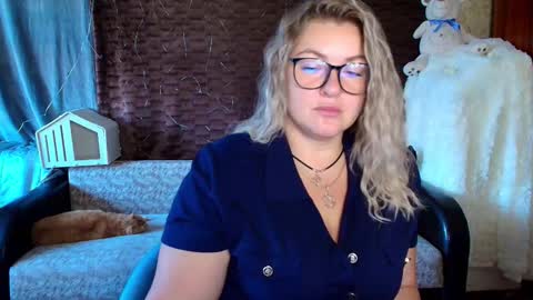 Snapshot of nikaskylink chatting on 09.15.25 Nika online show from 09.15.25