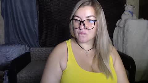 Snapshot of nikaskylink chatting on 10.29.25 Nika online show from 10.29.25