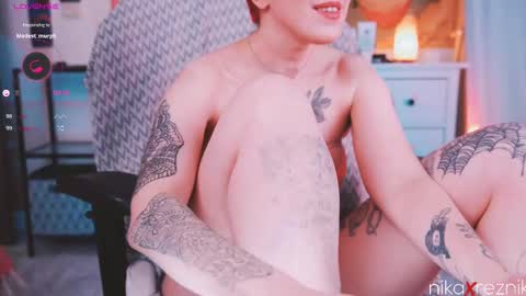 Snapshot of nikaxreznik chatting on 02.10.25 Nika online show from 02.10.25