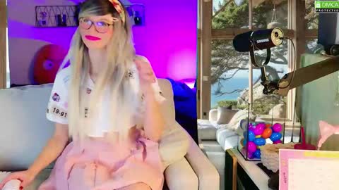 Kitty Chatte online show from 10.05.25