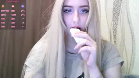 Snapshot of nikki_roseanna chatting on 12.01.25 Nikki Roseanna online show from 12.01.25