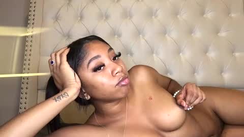 NikkiB online show from 02.12.25
