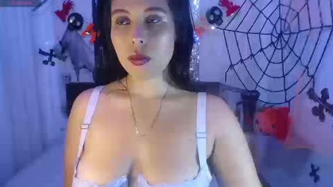 Snapshot of nikkiemilky chatting on 10.10.25 NikkieMilky online show from 10.10.25