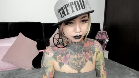 Nikki Ramone   online show from 01.10.25