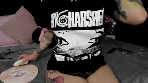 Nikki Ramone   online show from 01.11.25