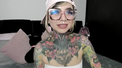 Nikki Ramone   online show from 01.14.25