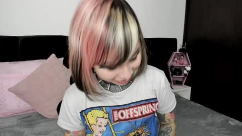 Nikki Ramone   online show from 01.21.25