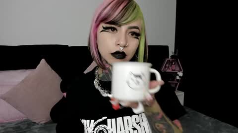 Nikki Ramone   online show from 01.24.25