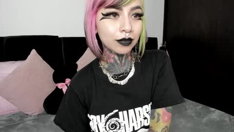 Nikki Ramone   online show from 01.24.25