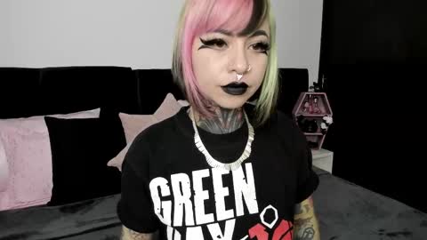 Nikki Ramone   online show from 02.11.25