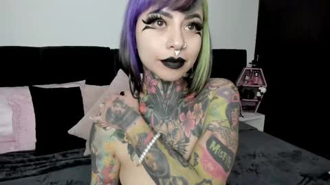 Nikki Ramone   online show from 02.14.25