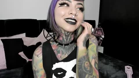 Nikki Ramone   online show from 02.15.25