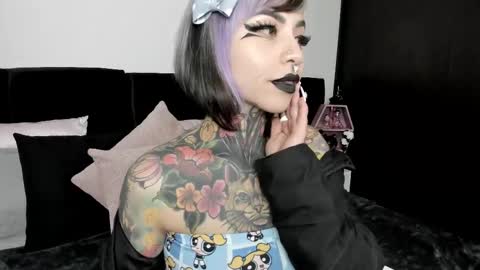 Nikki Ramone   online show from 02.25.25