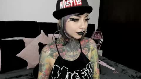 Nikki Ramone   online show from 02.27.25