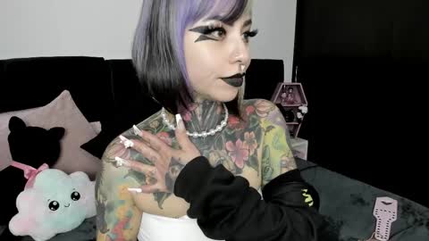 Nikki Ramone   online show from 03.11.25