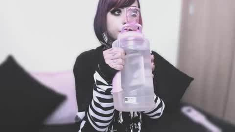 Nikki Ramone   online show from 09.11.25