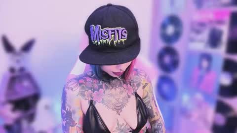 Nikki Ramone   online show from 11.13.25