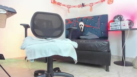 Snapshot of nikol_twink chatting on 10.31.25 Nicol online show from 10.31.25