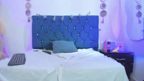 Snapshot of nikol_twink chatting on 11.11.25 Nicol online show from 11.11.25