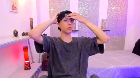    online show from 12.04.25