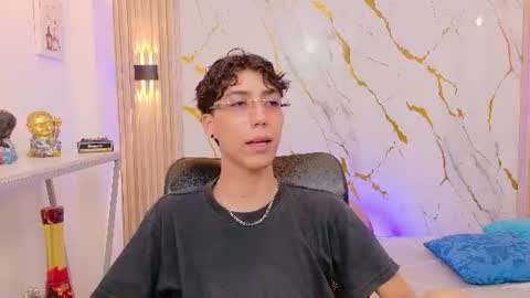 Snapshot of nikolay_gregori chatting on 06.18.26 online show from 06.18.26