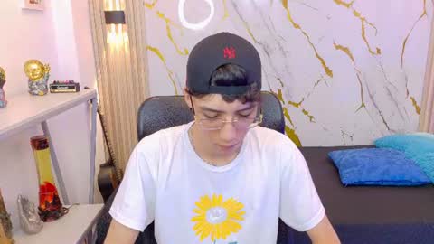 Snapshot of nikolay_gregori chatting on 06.25.26 online show from 06.25.26