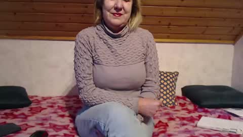 Snapshot of nikole111 chatting on 01.10.25 Nikole1 online show from 01.10.25