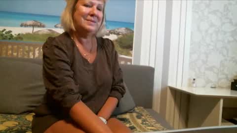 Snapshot of nikole111 chatting on 10.01.25 Nikole1 online show from 10.01.25