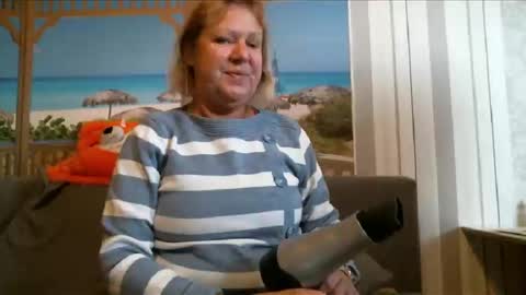 Snapshot of nikole111 chatting on 10.10.25 Nikole1 online show from 10.10.25