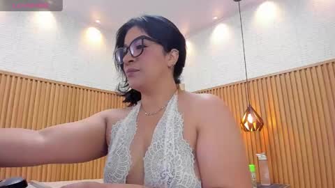 Snapshot of nikyrios chatting on 05.08.26 online show from 05.08.26