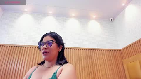 Snapshot of nikyrios chatting on 05.20.26 online show from 05.20.26