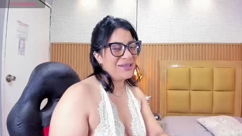 Snapshot of nikyrios chatting on 05.28.26 online show from 05.28.26