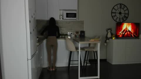 Bella online show from 09.18.25