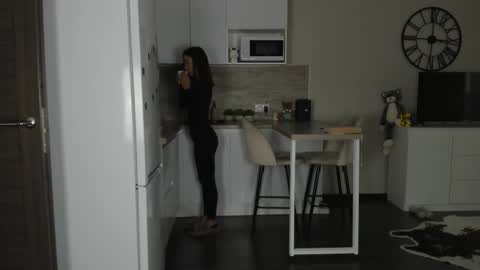 Bella online show from 10.24.25