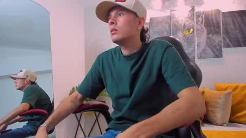 Snapshot of nils_saint chatting on 03.11.25 Nils online show from 03.11.25