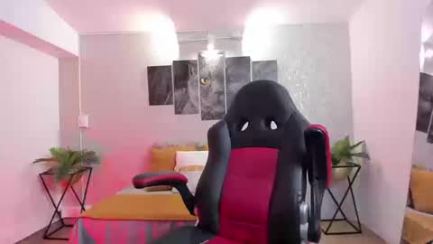 Snapshot of nils_saint chatting on 09.20.25 Nils online show from 09.20.25