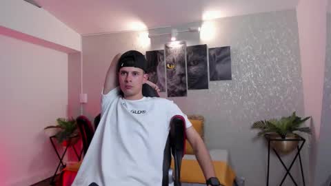 Snapshot of nils_saint chatting on 09.21.25 Nils online show from 09.21.25