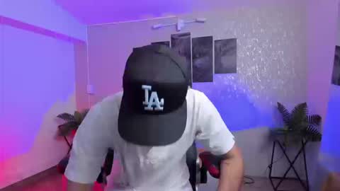 Snapshot of nils_saint chatting on 09.24.25 Nils online show from 09.24.25