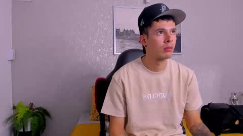 Snapshot of nils_saint chatting on 09.29.25 Nils online show from 09.29.25