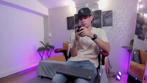 Snapshot of nils_saint chatting on 10.07.25 Nils online show from 10.07.25