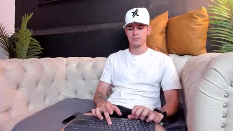 Snapshot of nils_saint chatting on 10.08.25 Nils online show from 10.08.25