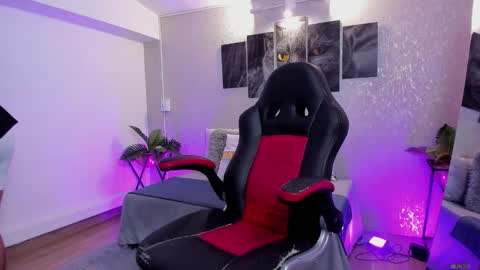 Snapshot of nils_saint chatting on 10.10.25 Nils online show from 10.10.25