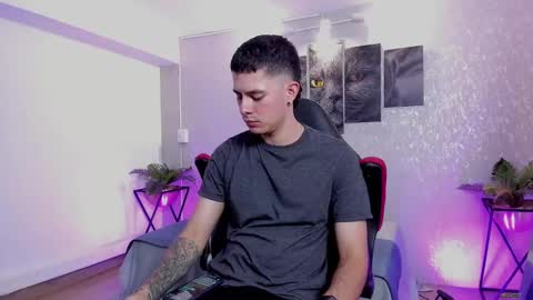 Snapshot of nils_saint chatting on 10.12.25 Nils online show from 10.12.25