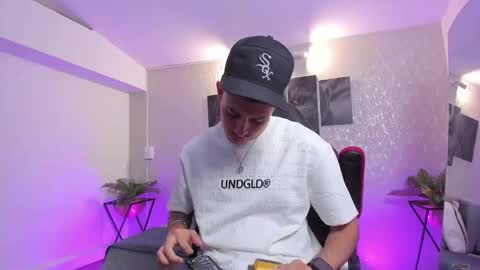 Snapshot of nils_saint chatting on 10.15.25 Nils online show from 10.15.25