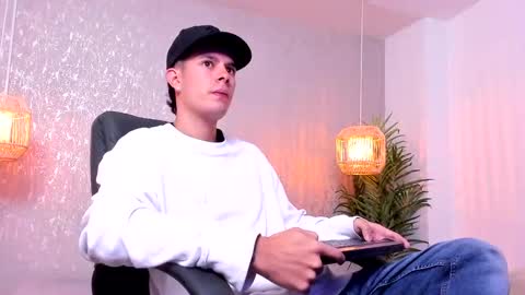 Snapshot of nils_saint chatting on 10.19.25 Nils online show from 10.19.25