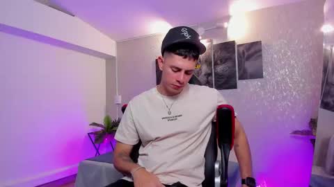 Snapshot of nils_saint chatting on 10.24.25 Nils online show from 10.24.25