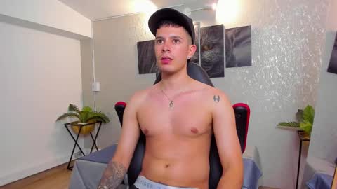 Snapshot of nils_saint chatting on 10.28.25 Nils online show from 10.28.25