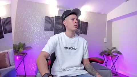 Snapshot of nils_saint chatting on 11.05.25 Nils online show from 11.05.25