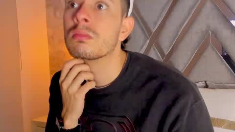 Snapshot of nils_saint chatting on 11.18.25 Nils online show from 11.18.25